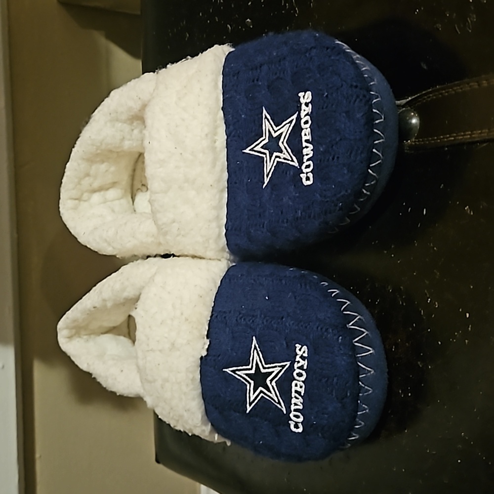 COWBOYS SLIPPERS size women's m 7/8